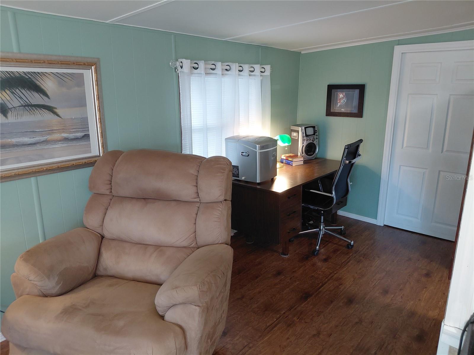 TB8451599 Property Photo