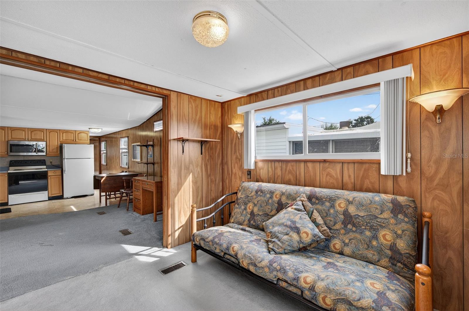 TB8451619 Property Photo