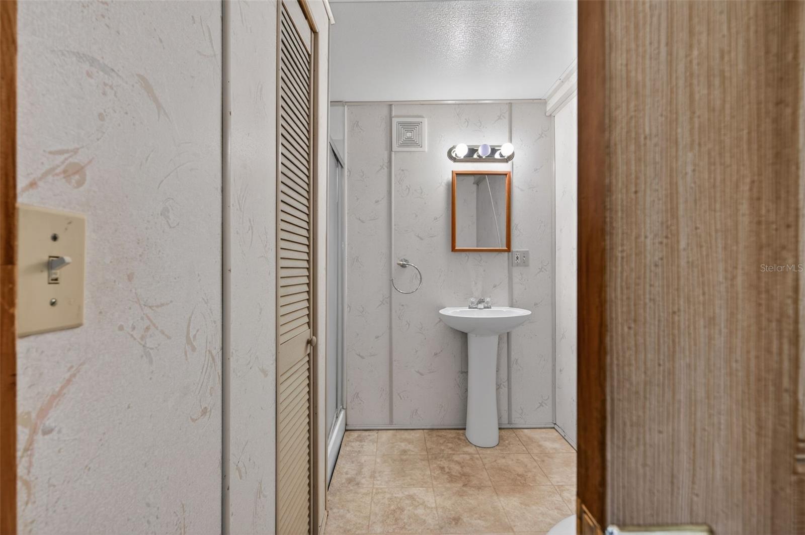 TB8451619 Property Photo