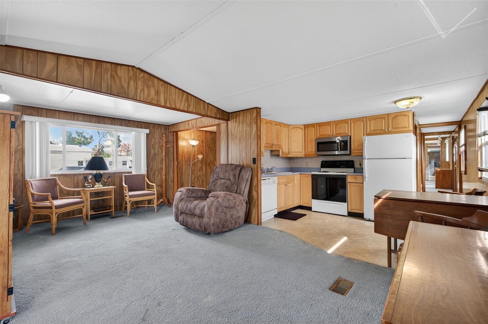 TB8451619 Property Photo