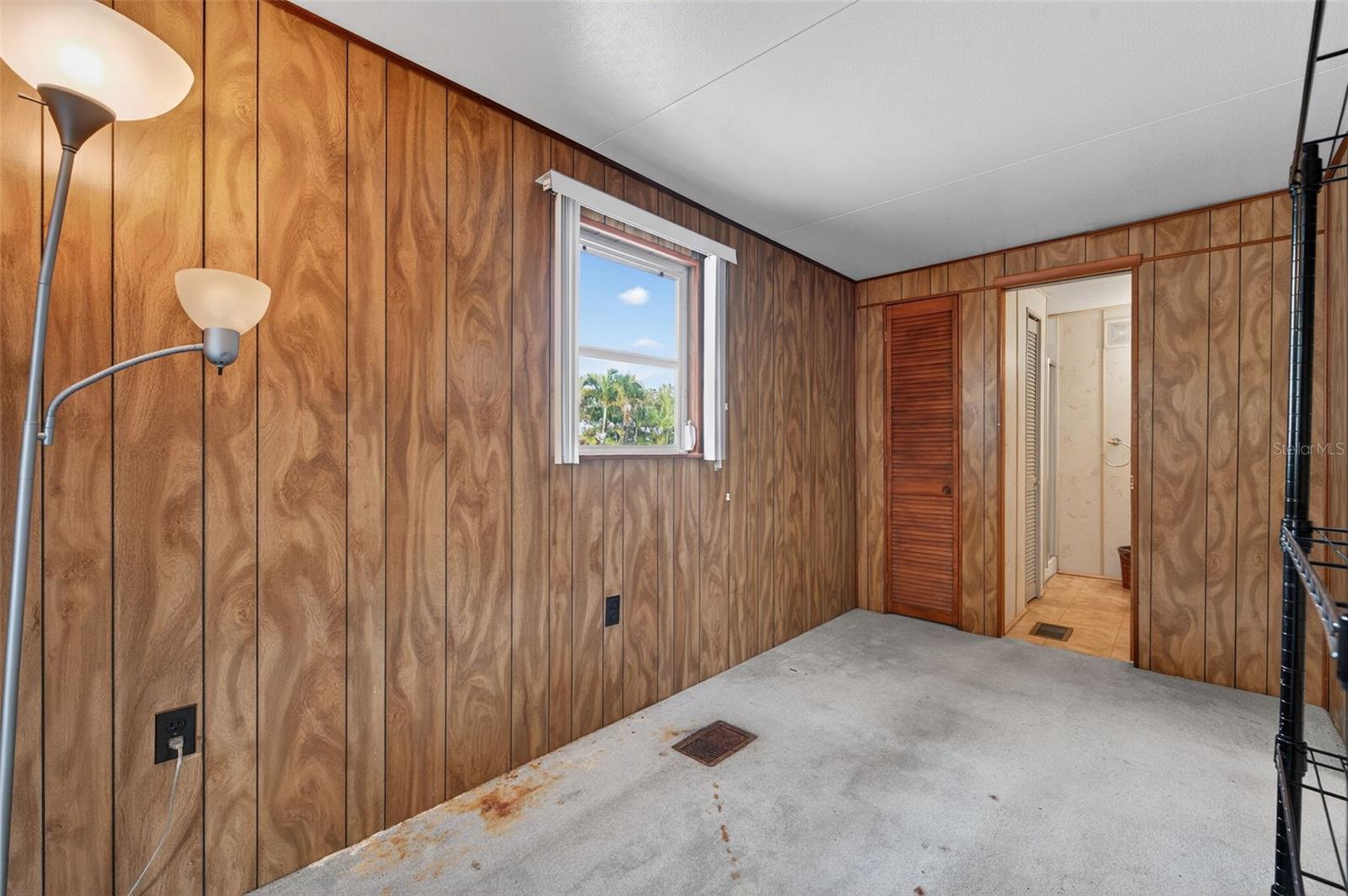 TB8451619 Property Photo