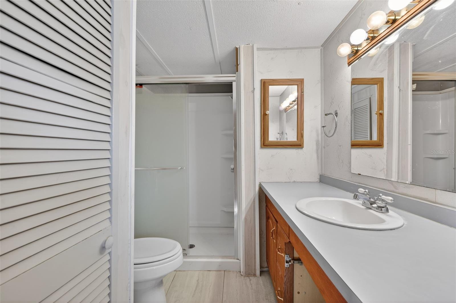 TB8451619 Property Photo