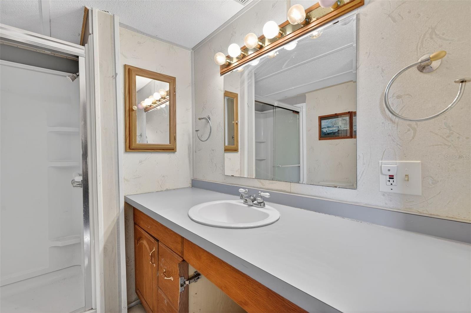 TB8451619 Property Photo