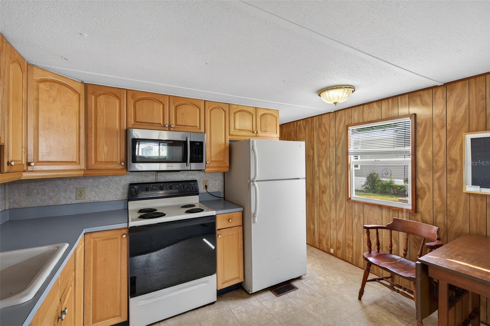 TB8451619 Property Photo