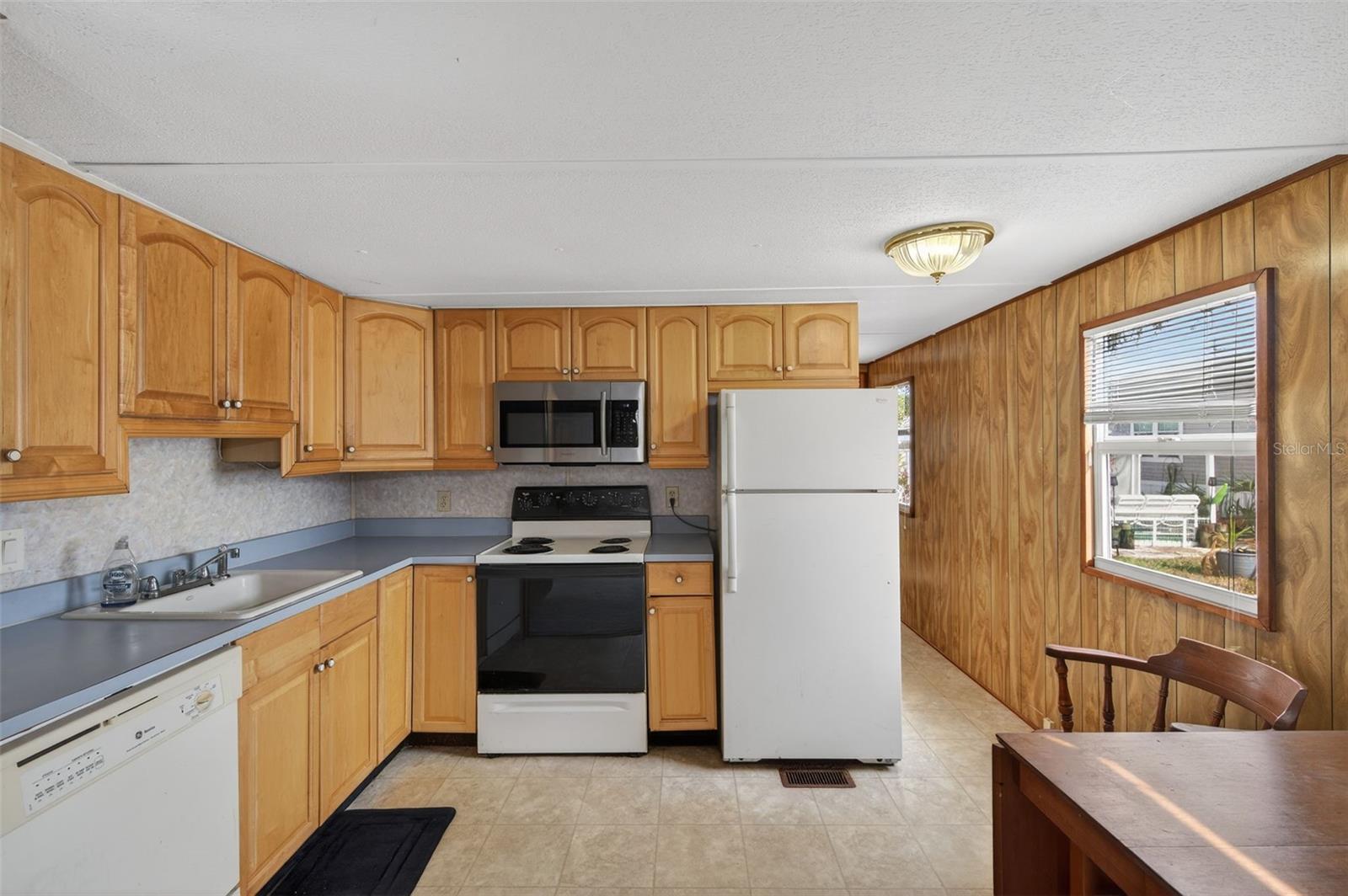 TB8451619 Property Photo