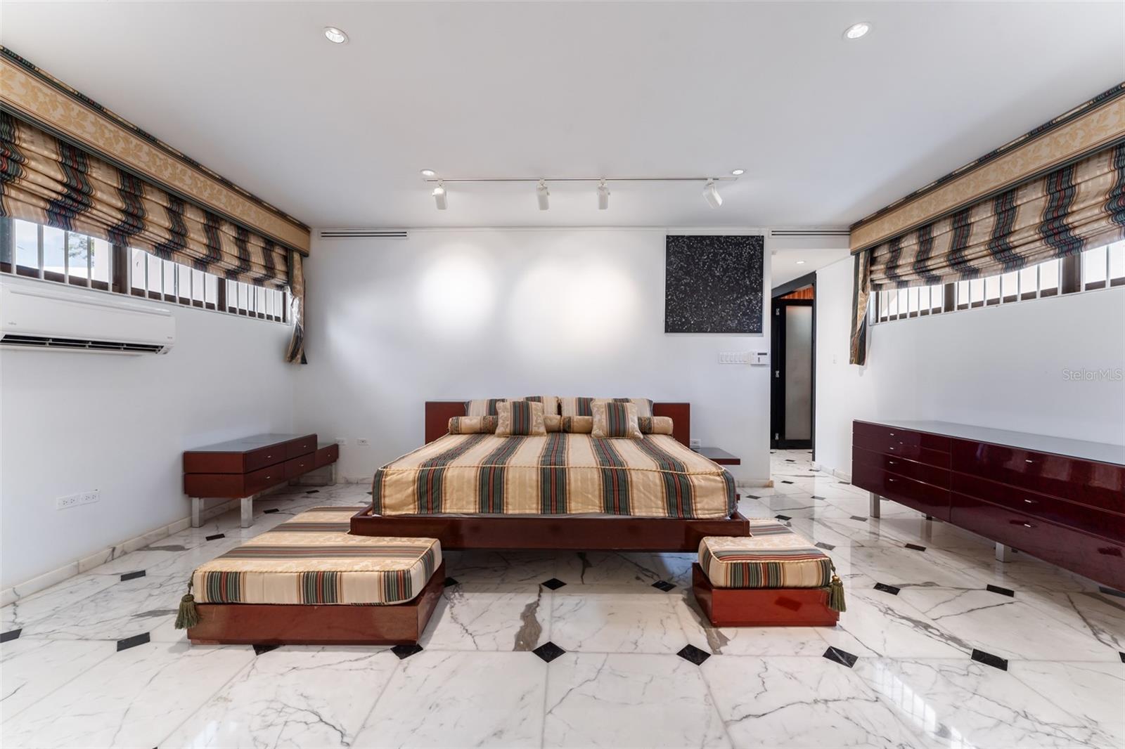 PR9117630 Property Photo