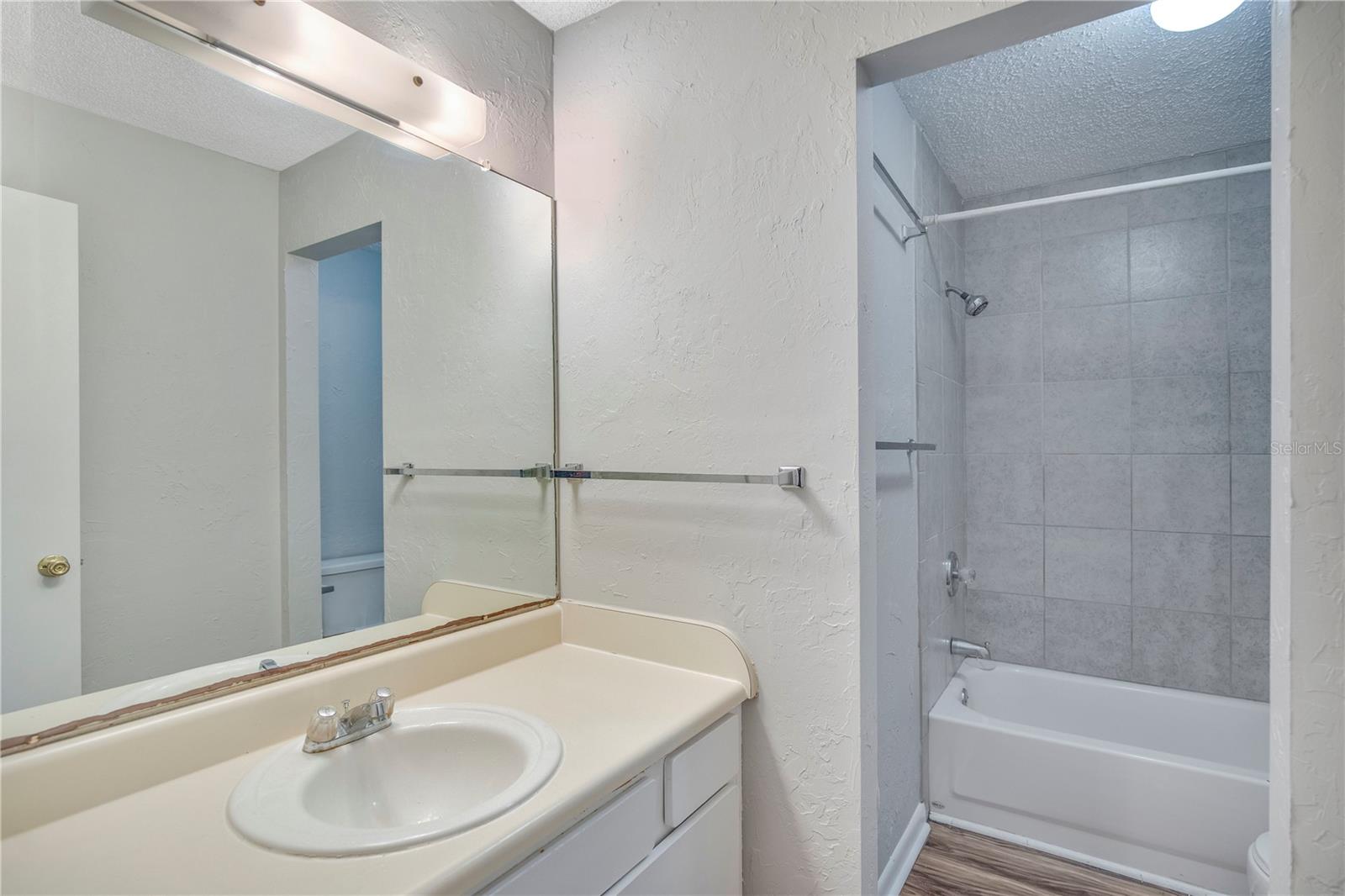 O6363440 Property Photo