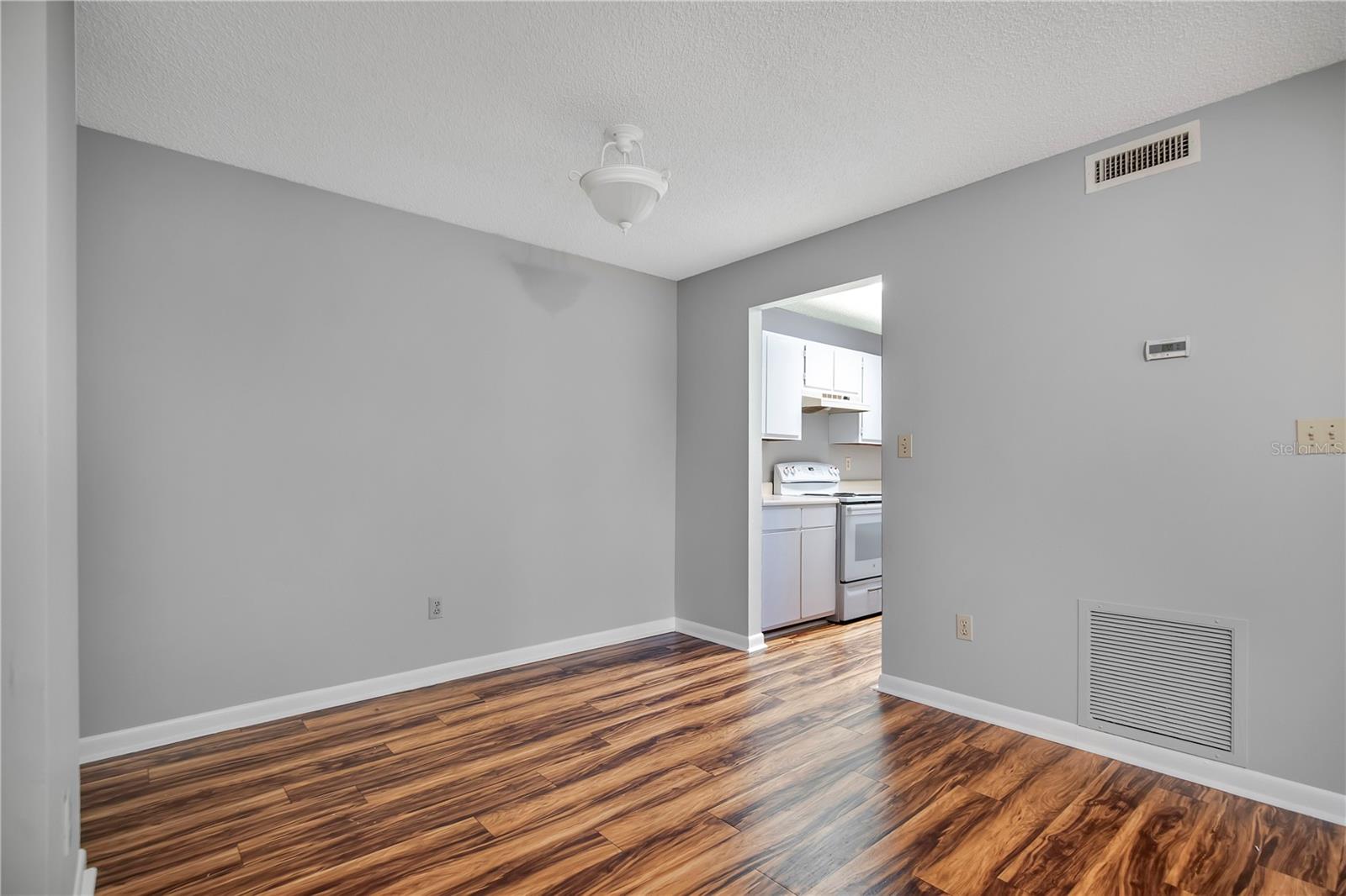 O6363440 Property Photo