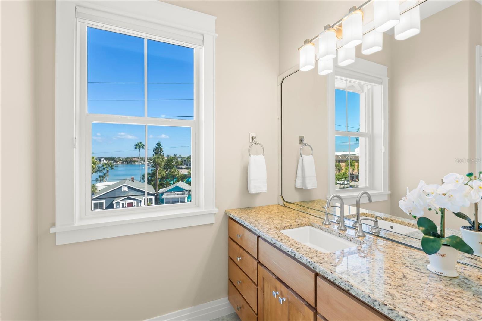 TB8451652 Property Photo