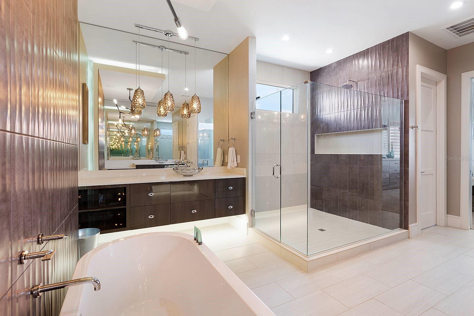 O6363480 Property Photo