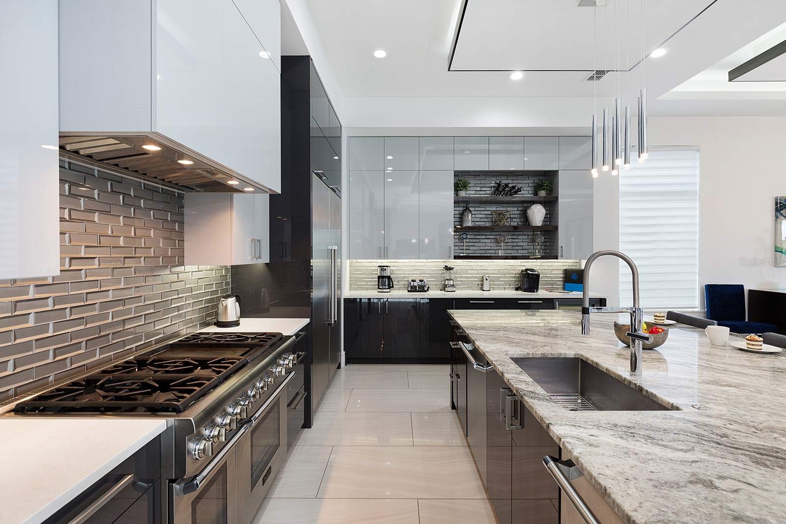 O6363480 Property Photo