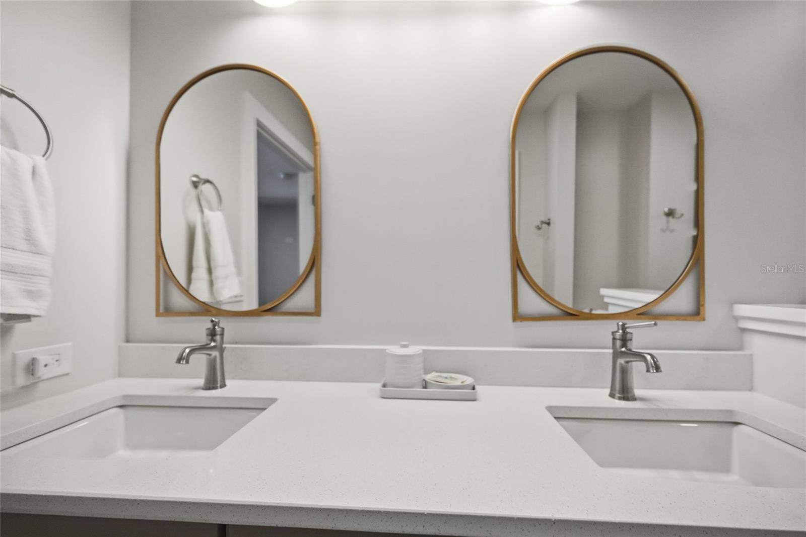 D6144962 Property Photo