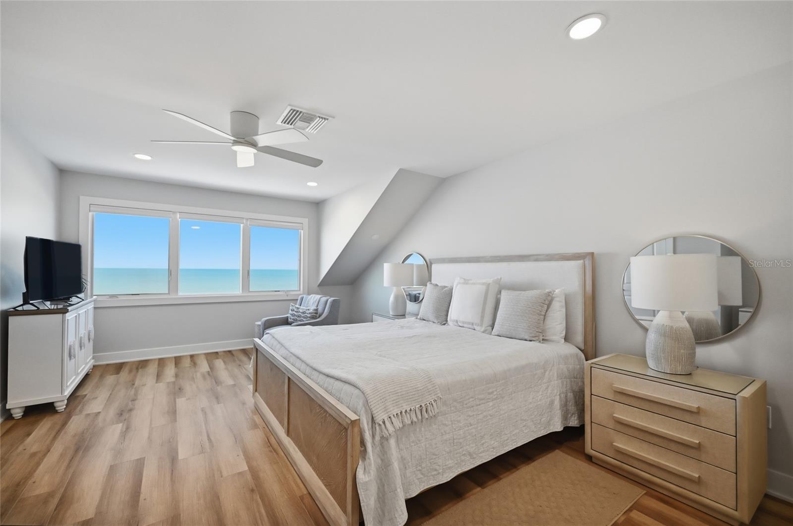 D6144962 Property Photo