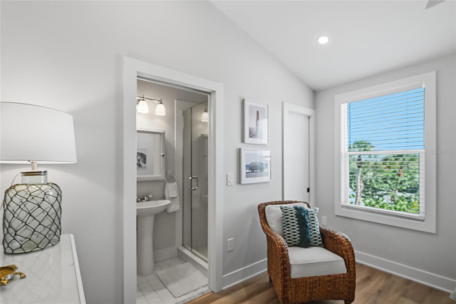 D6144962 Property Photo