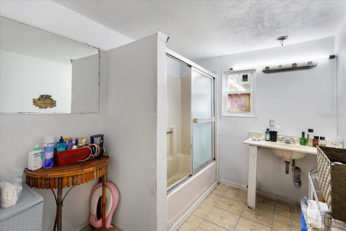 GC535692 Property Photo