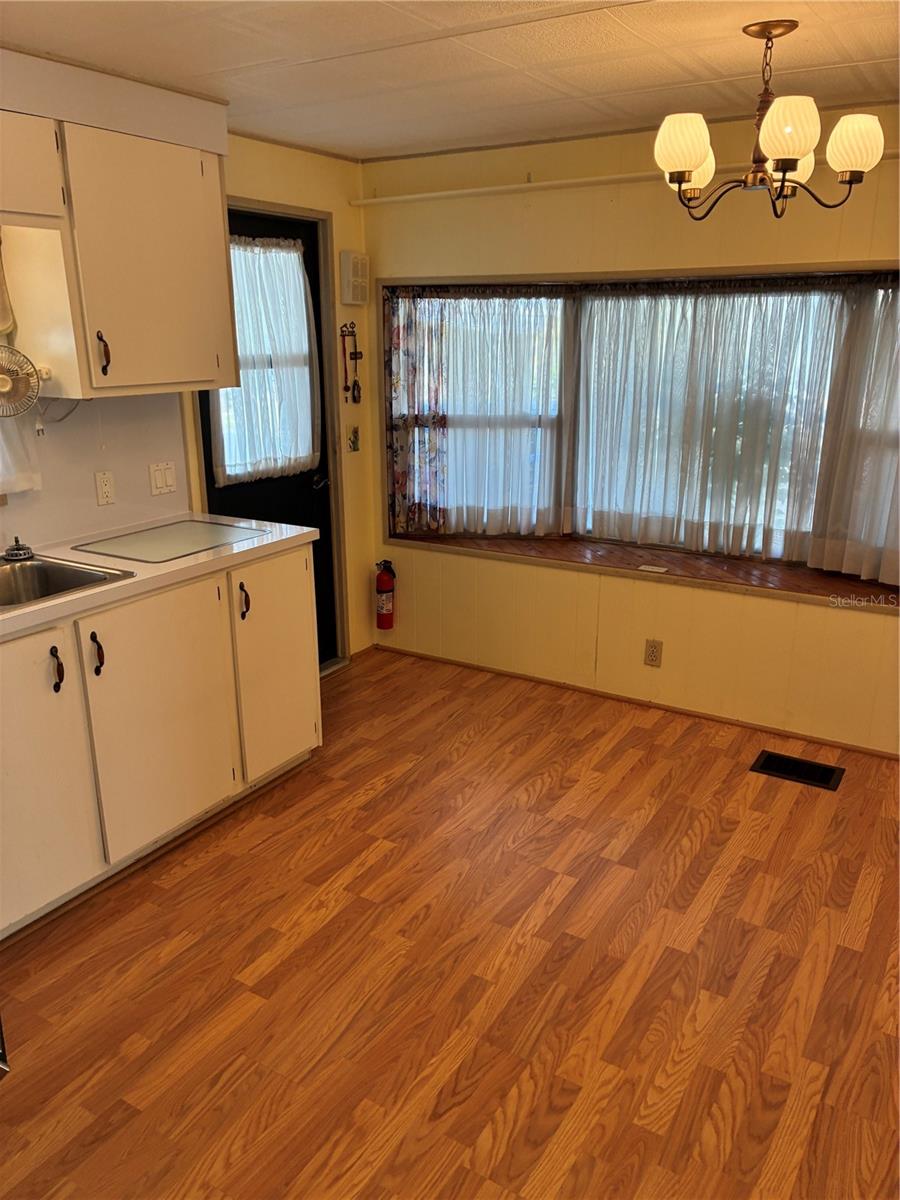 W7881063 Property Photo