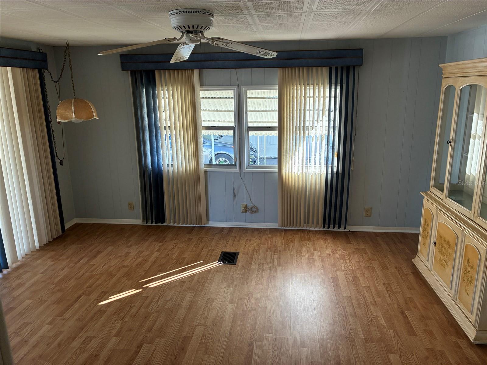 W7881063 Property Photo