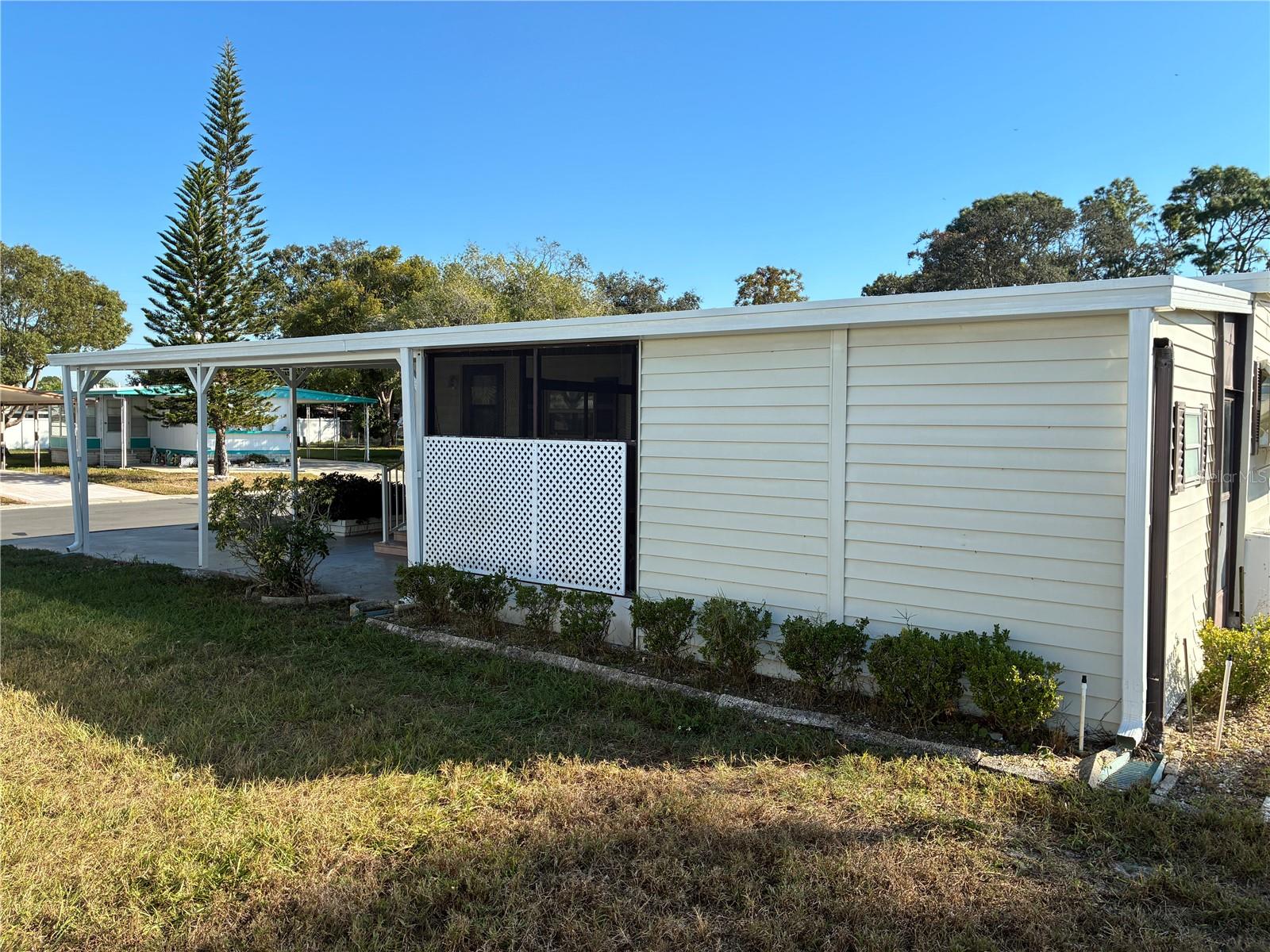 W7881063 Property Photo