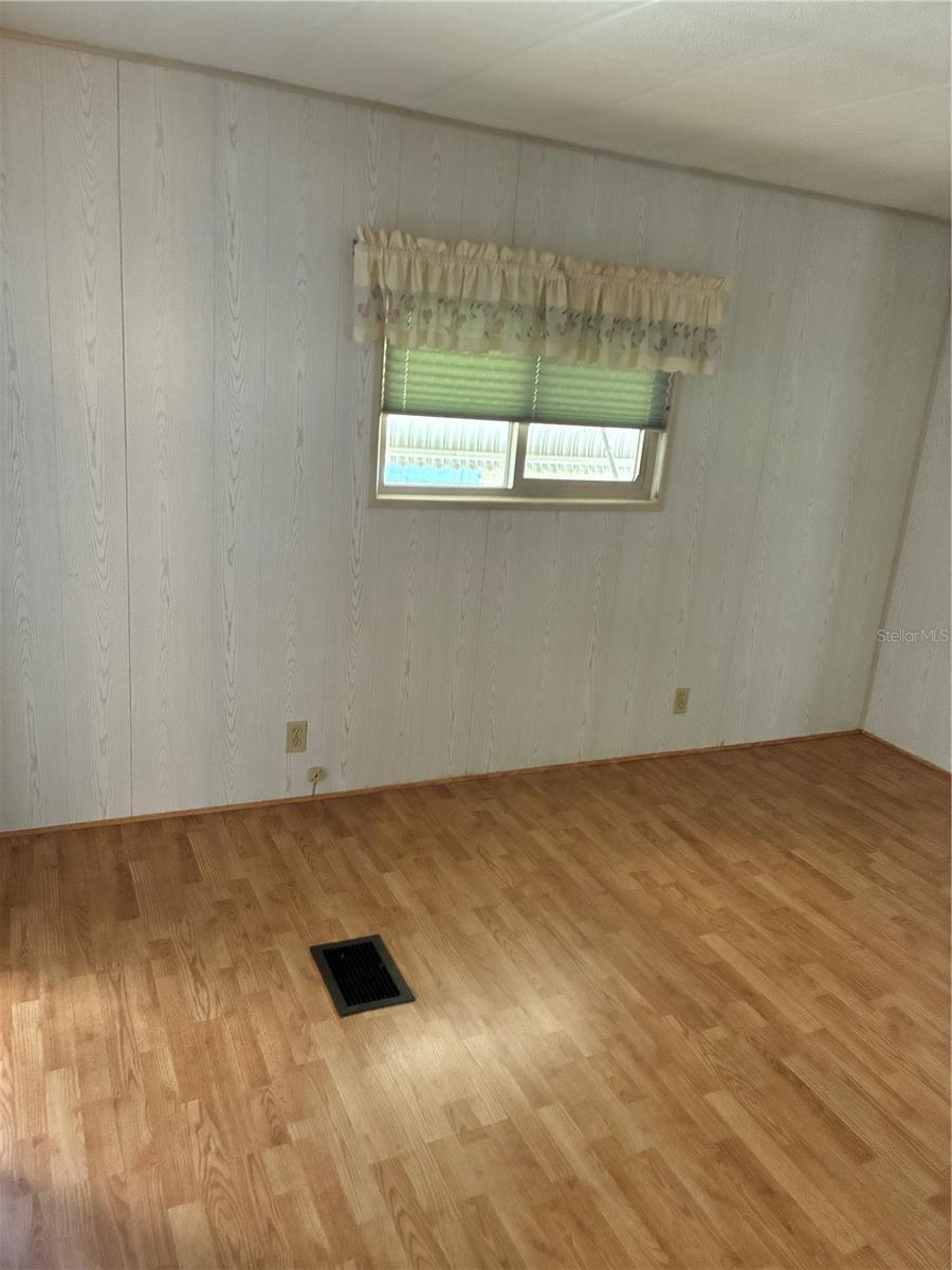 W7881063 Property Photo