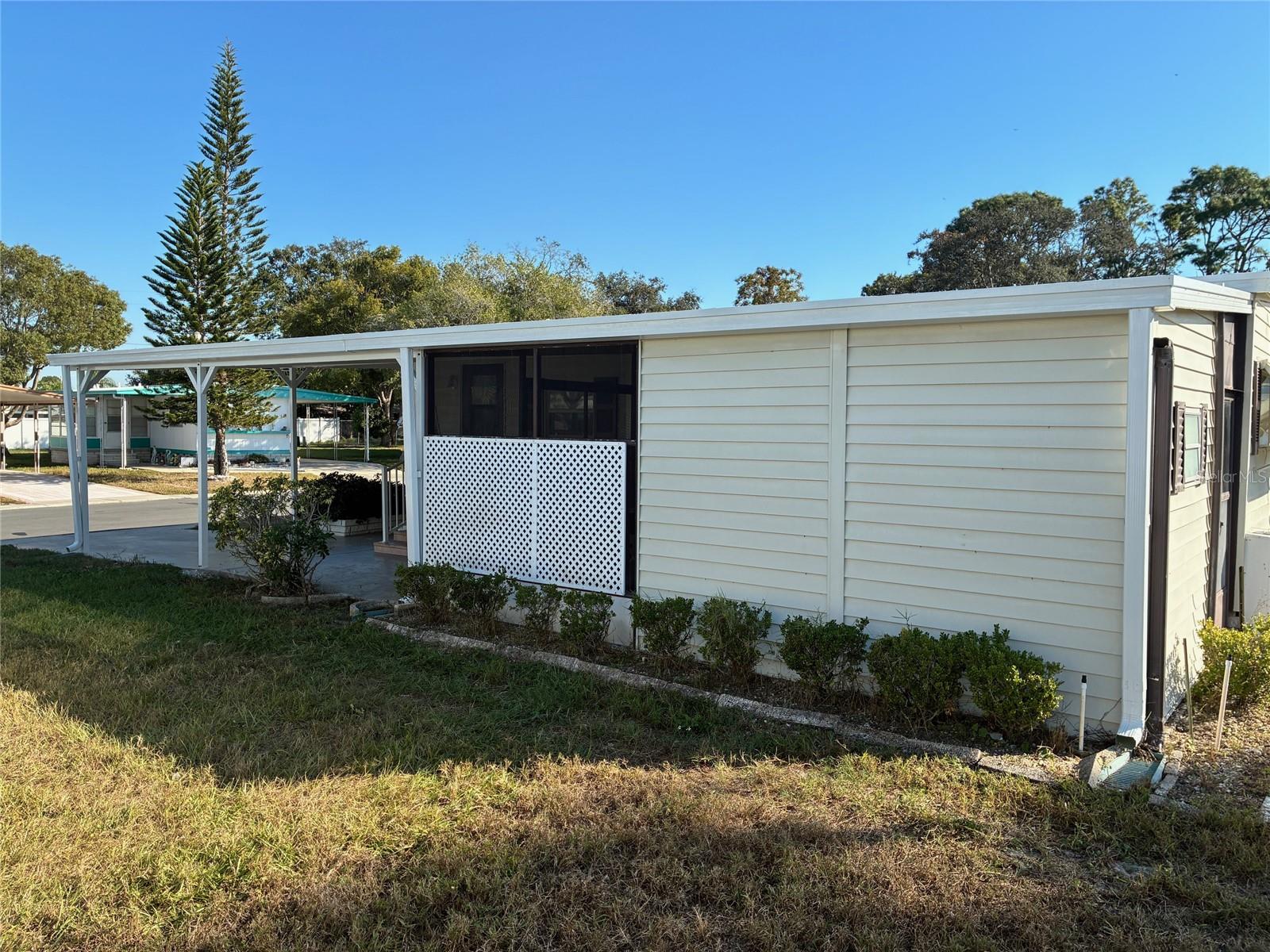 W7881063 Property Photo