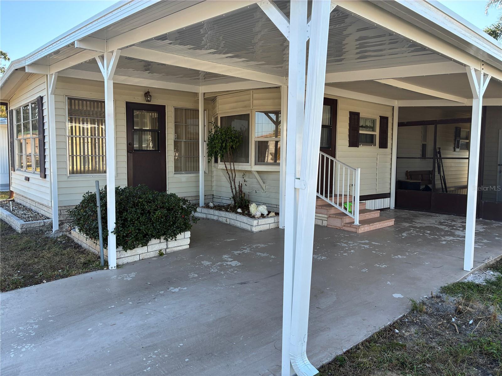 W7881063 Property Photo