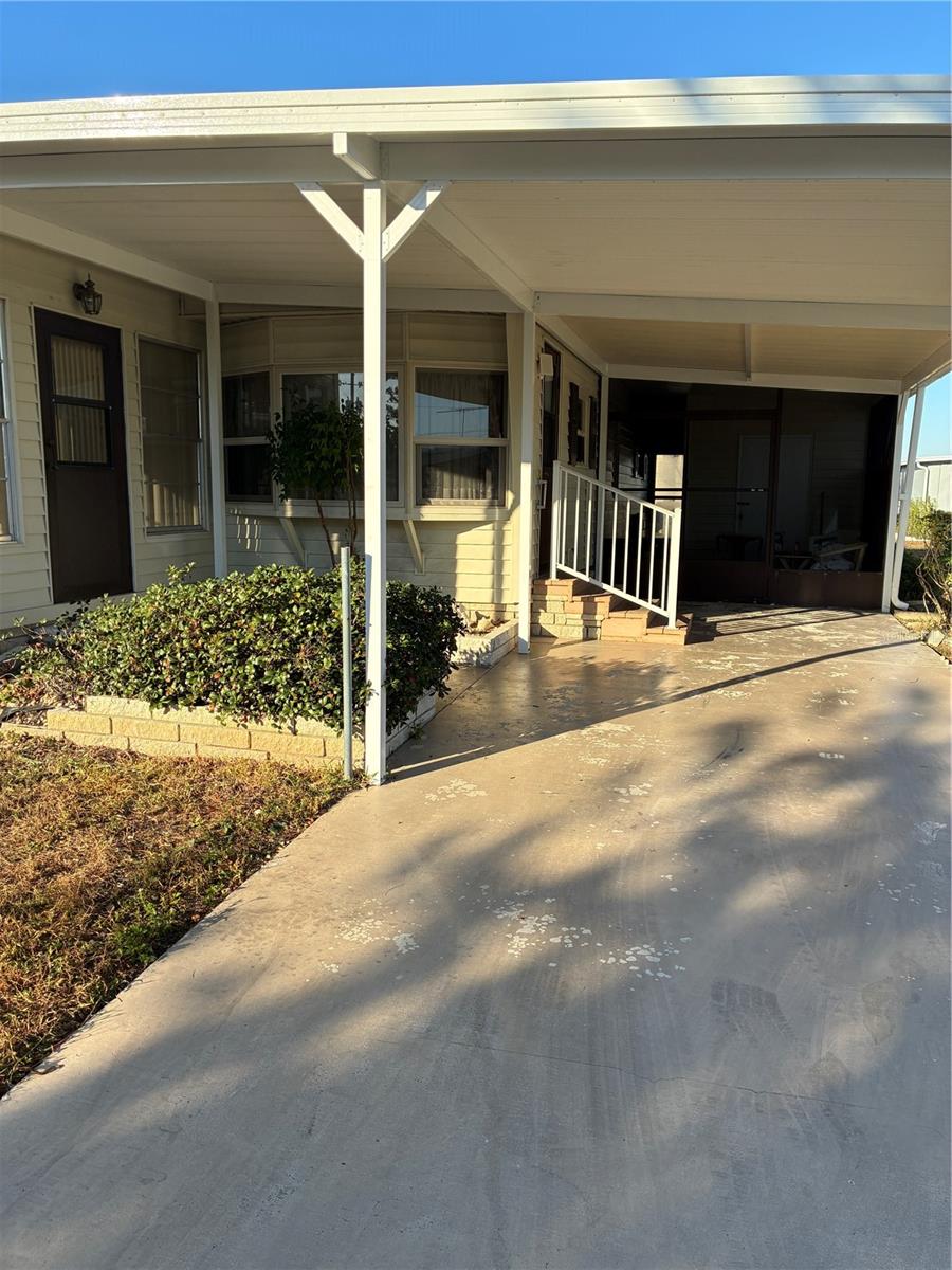 W7881063 Property Photo