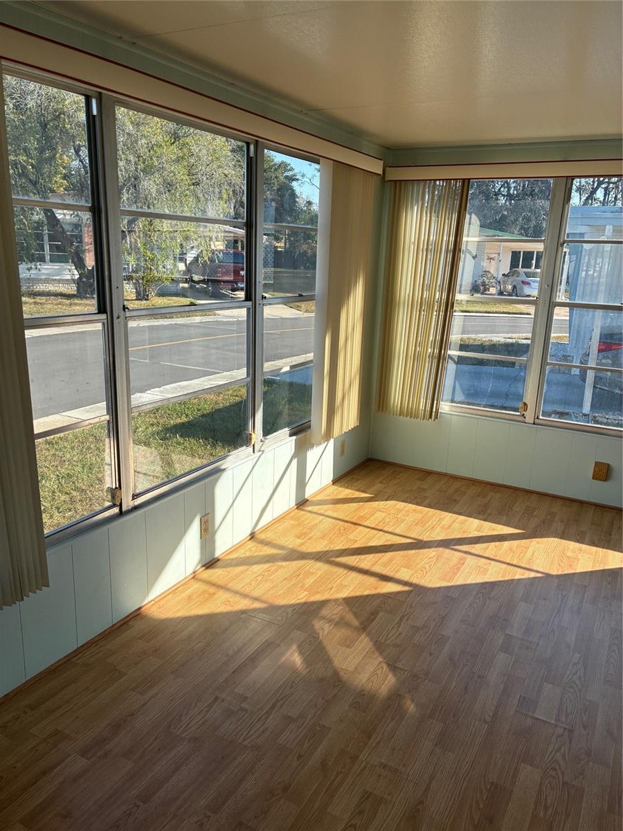 W7881063 Property Photo