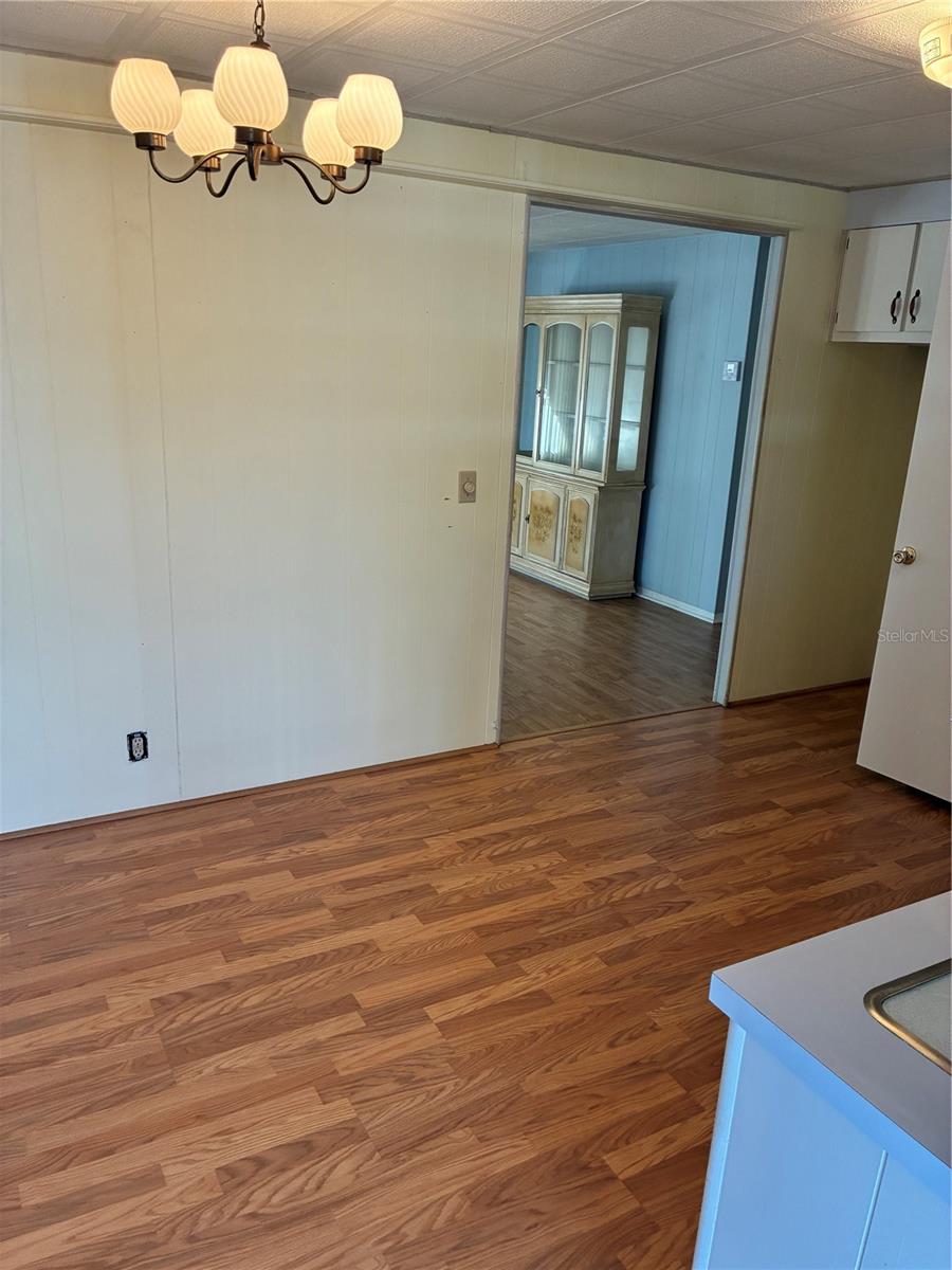 W7881063 Property Photo