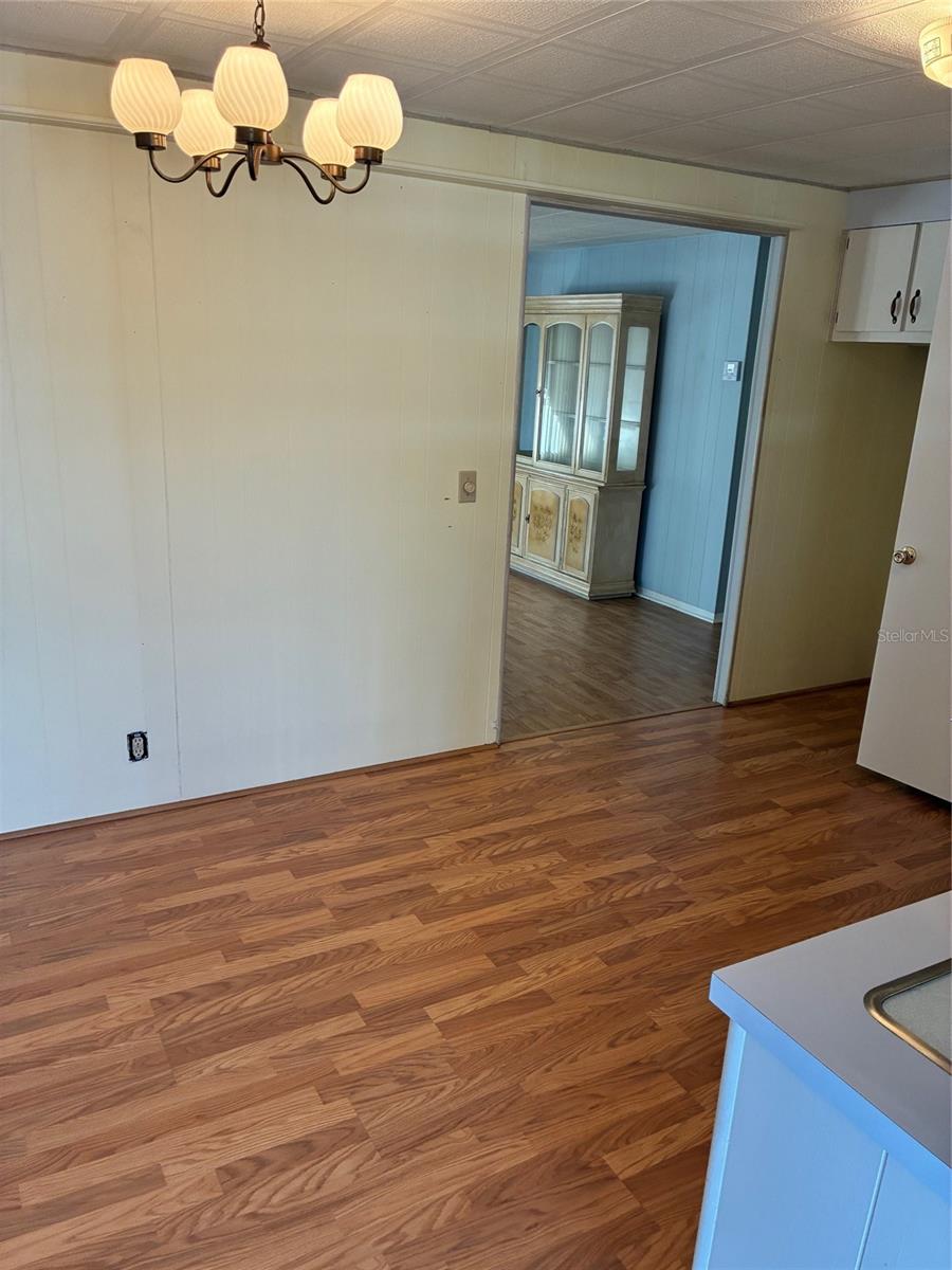 W7881063 Property Photo