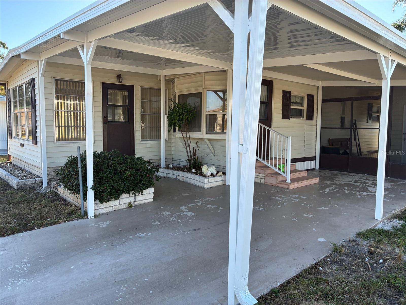 W7881063 Property Photo