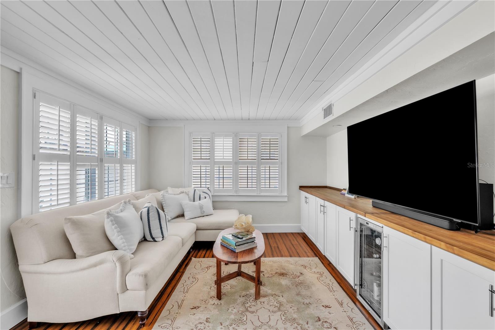 TB8451913 Property Photo