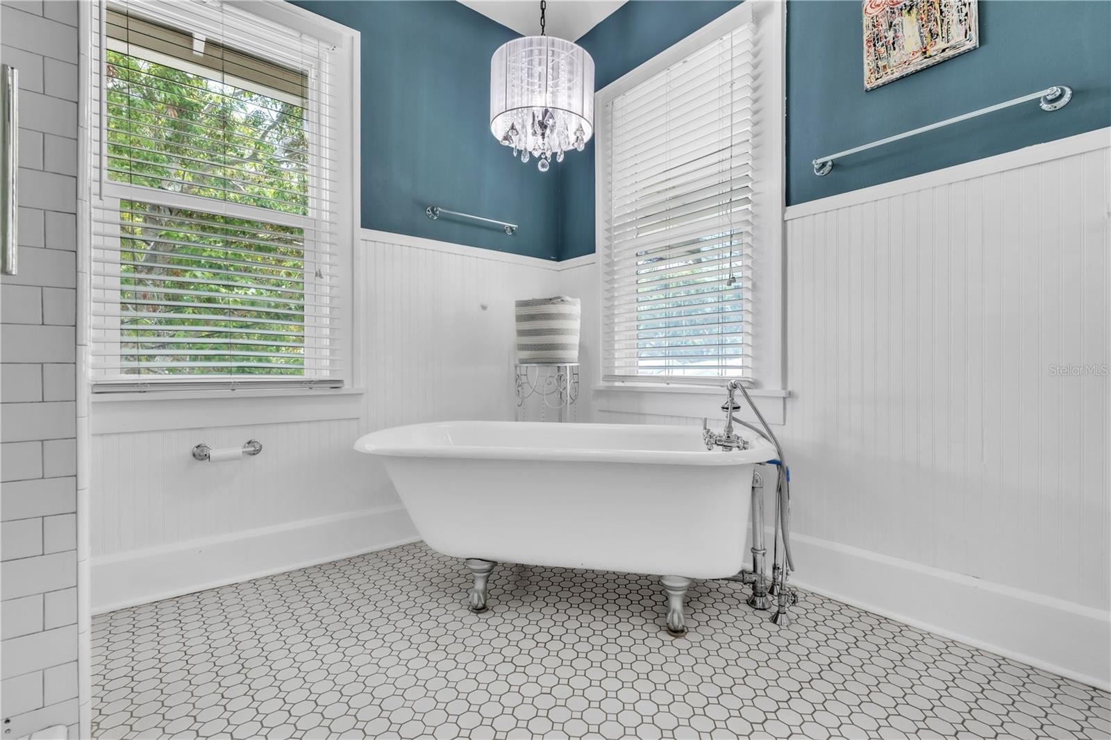 TB8451913 Property Photo