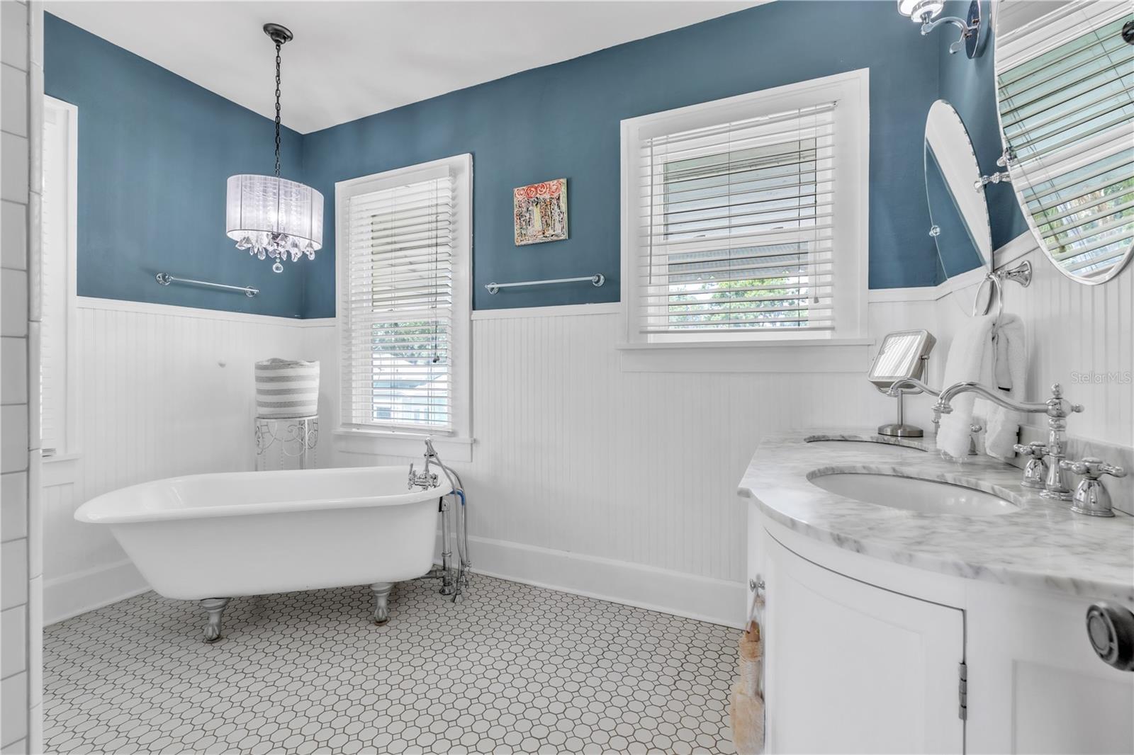 TB8451913 Property Photo