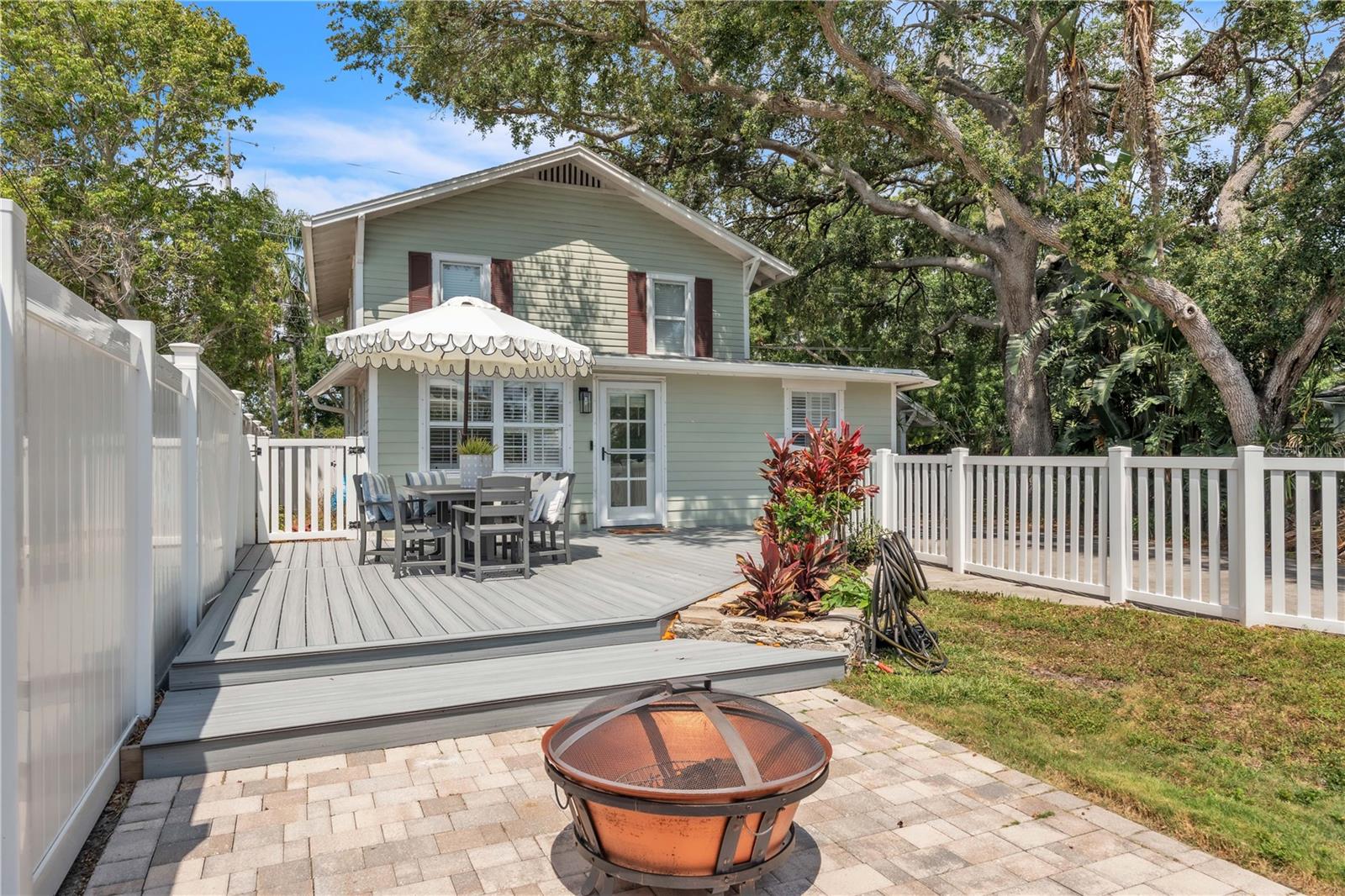 TB8451913 Property Photo