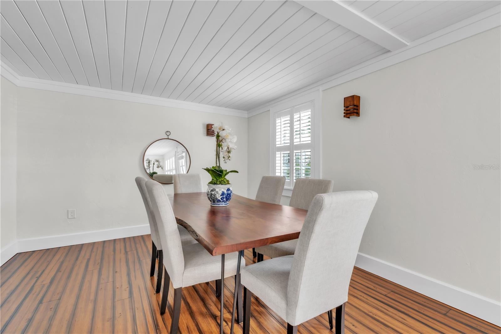 TB8451913 Property Photo