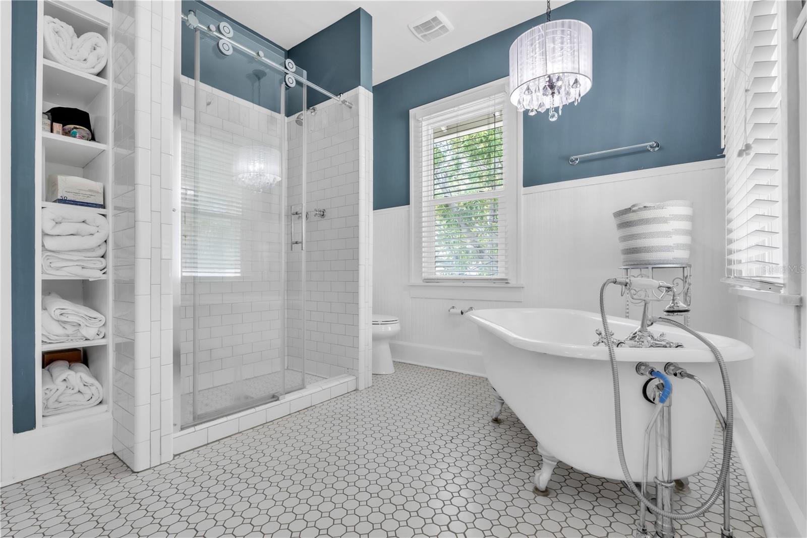 TB8451913 Property Photo