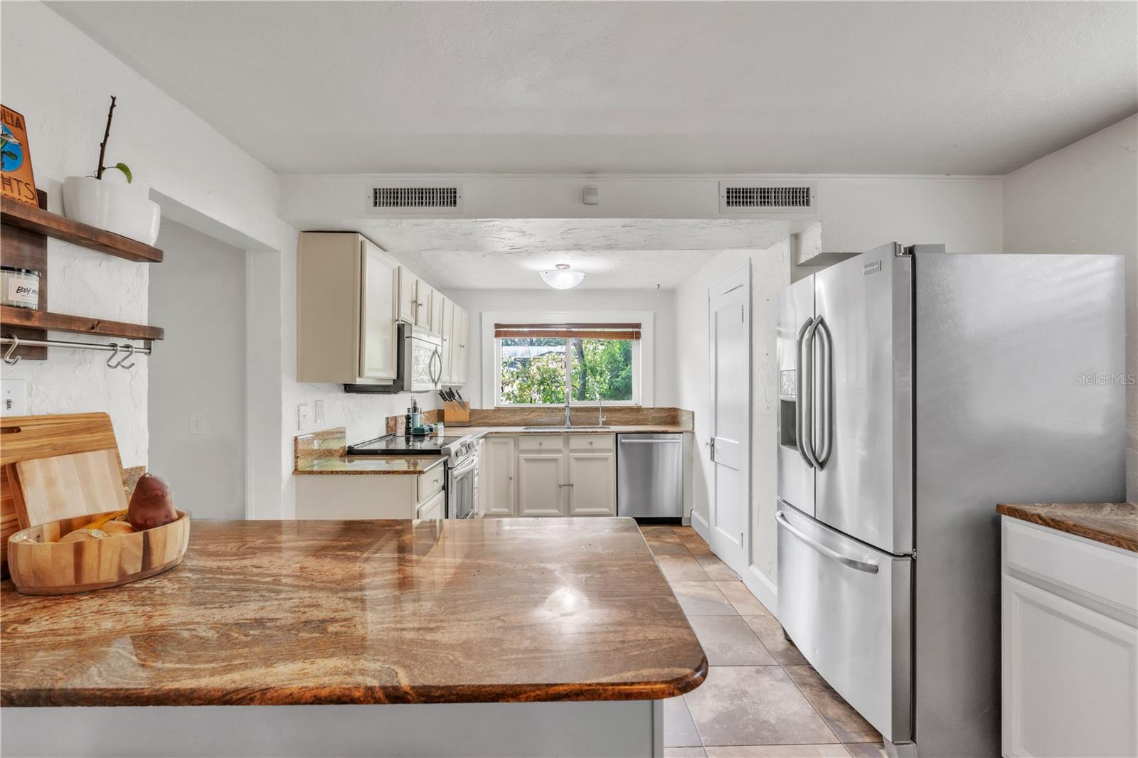 TB8451913 Property Photo