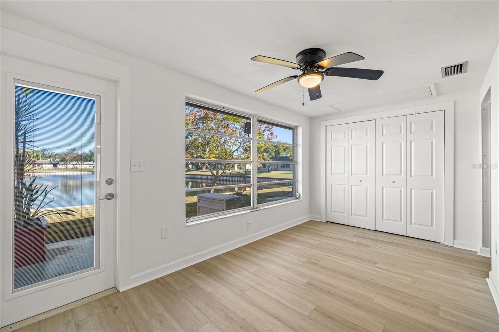 TB8451917 Property Photo