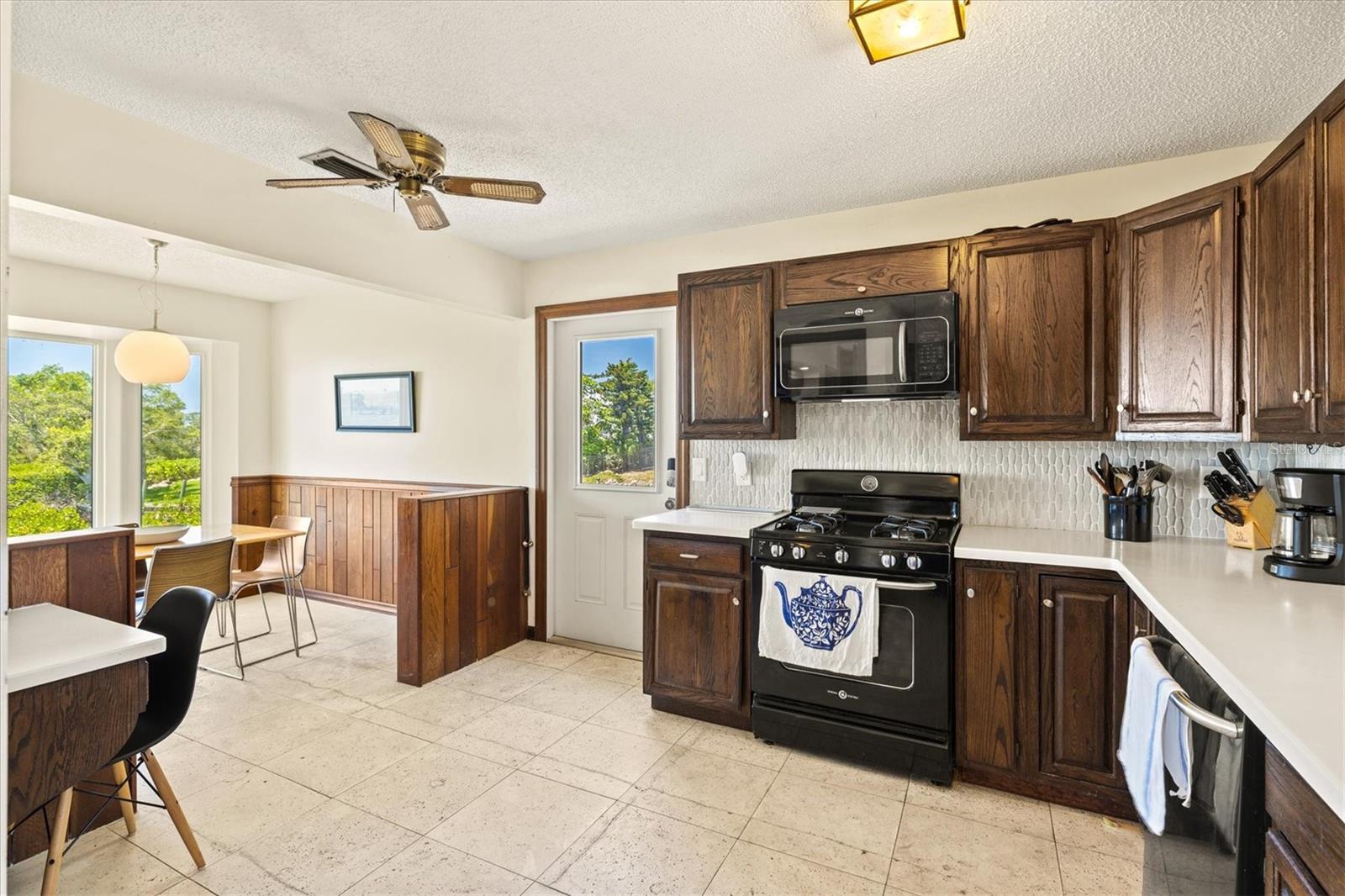 A4673536 Property Photo