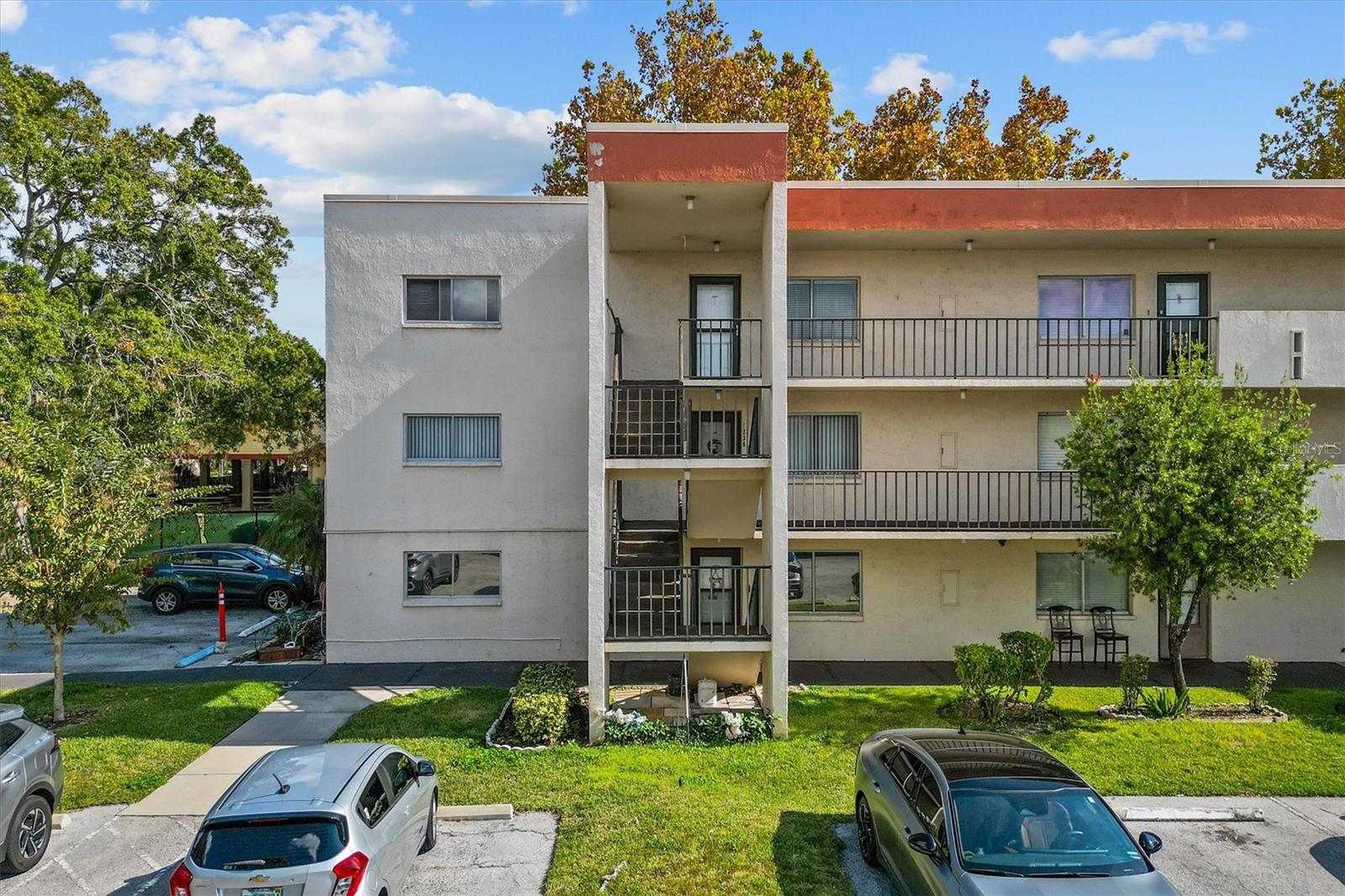 P4937161 Property Photo