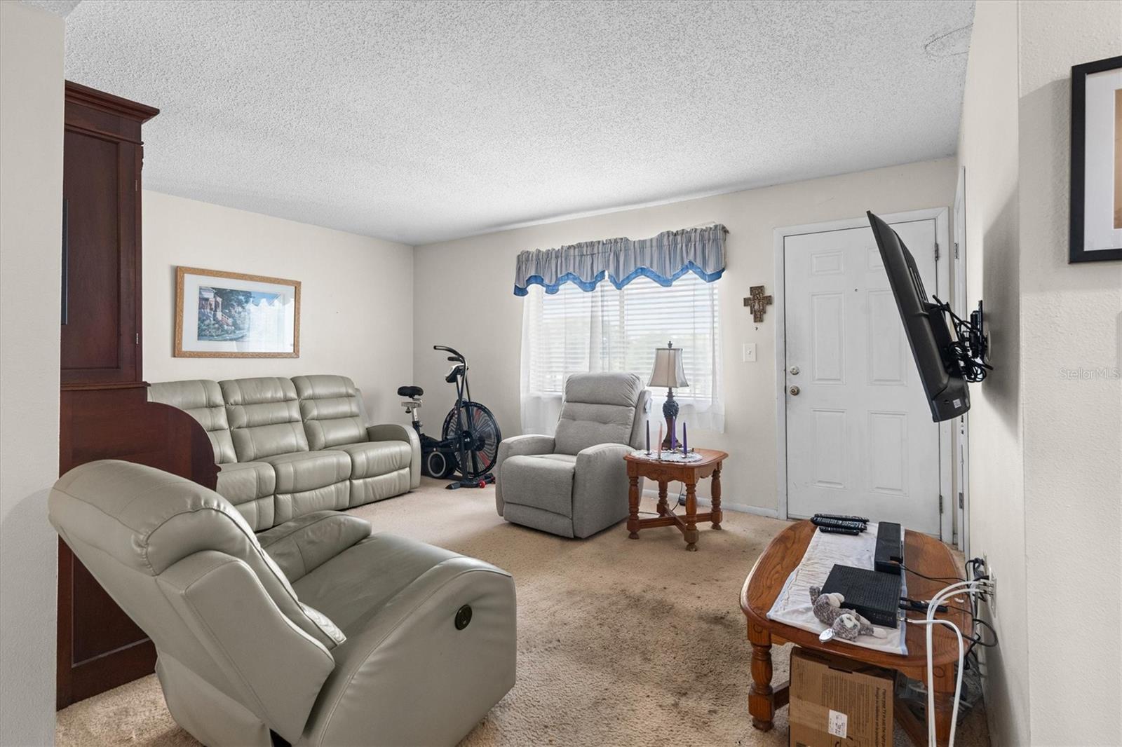 P4937161 Property Photo