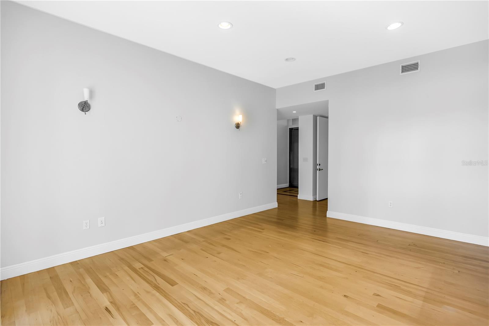 TB8452164 Property Photo