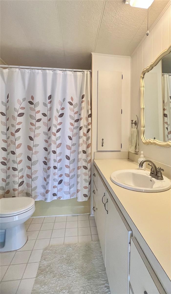 TB8452219 Property Photo