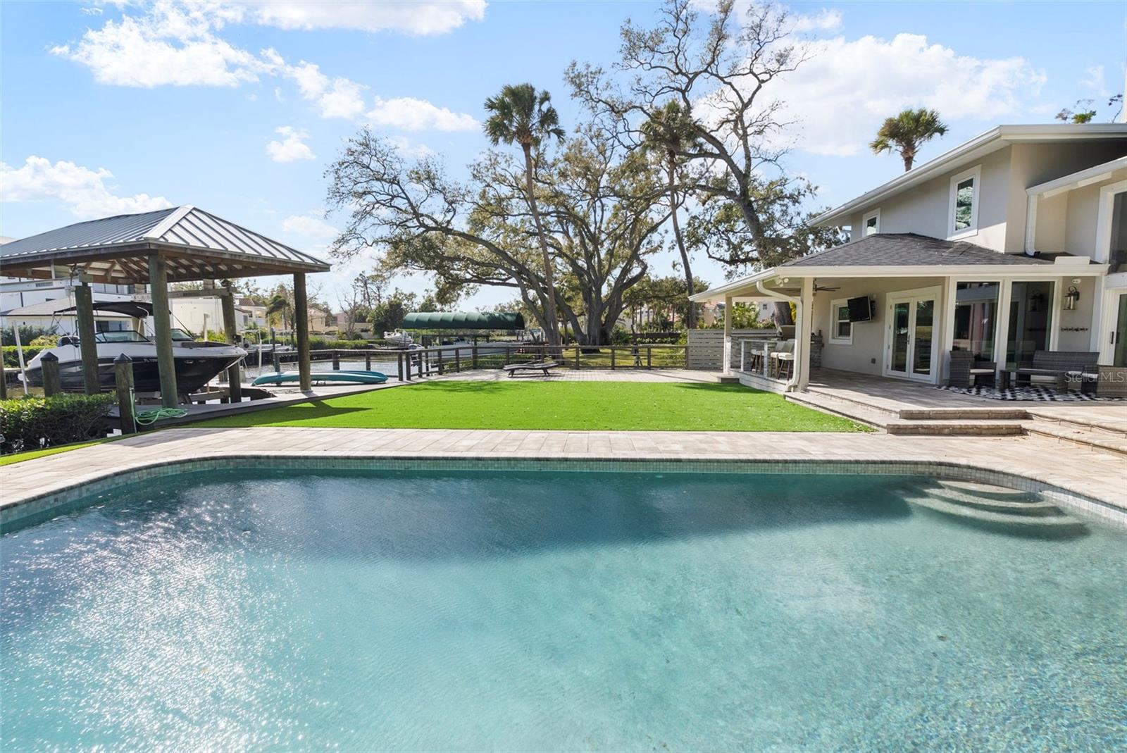 TB8452301 Property Photo