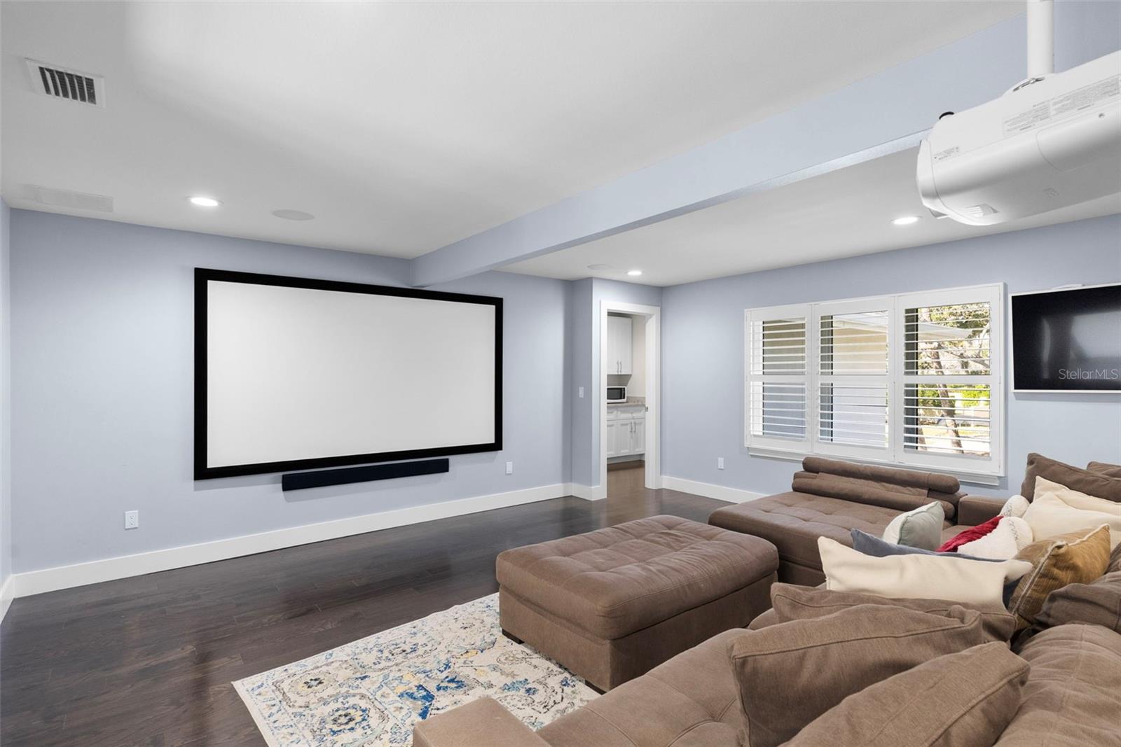 TB8452301 Property Photo