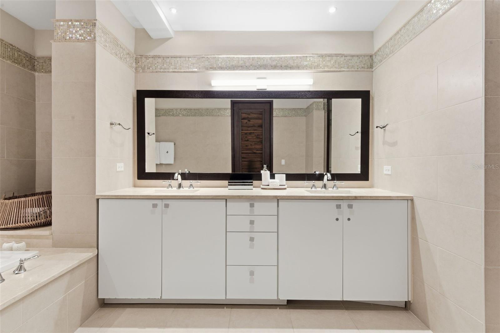 PR9117700 Property Photo