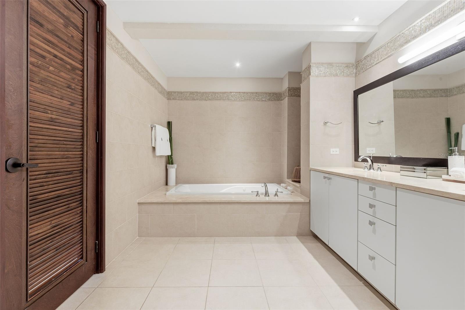 PR9117700 Property Photo