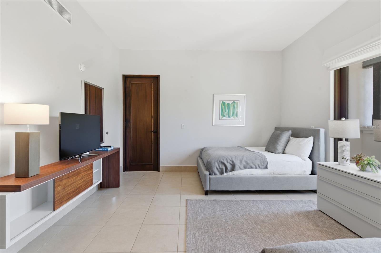 PR9117700 Property Photo