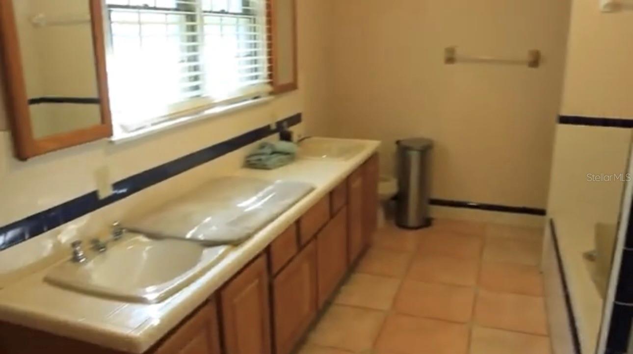 O6364015 Property Photo