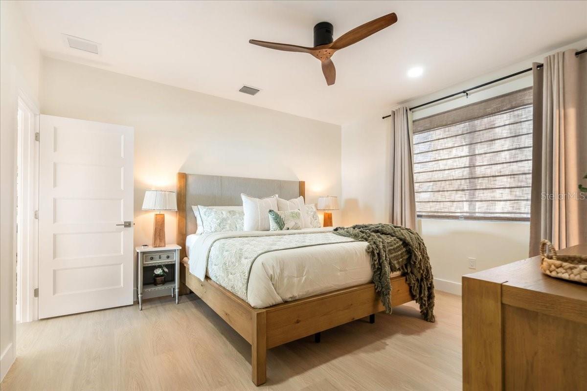 TB8452489 Property Photo